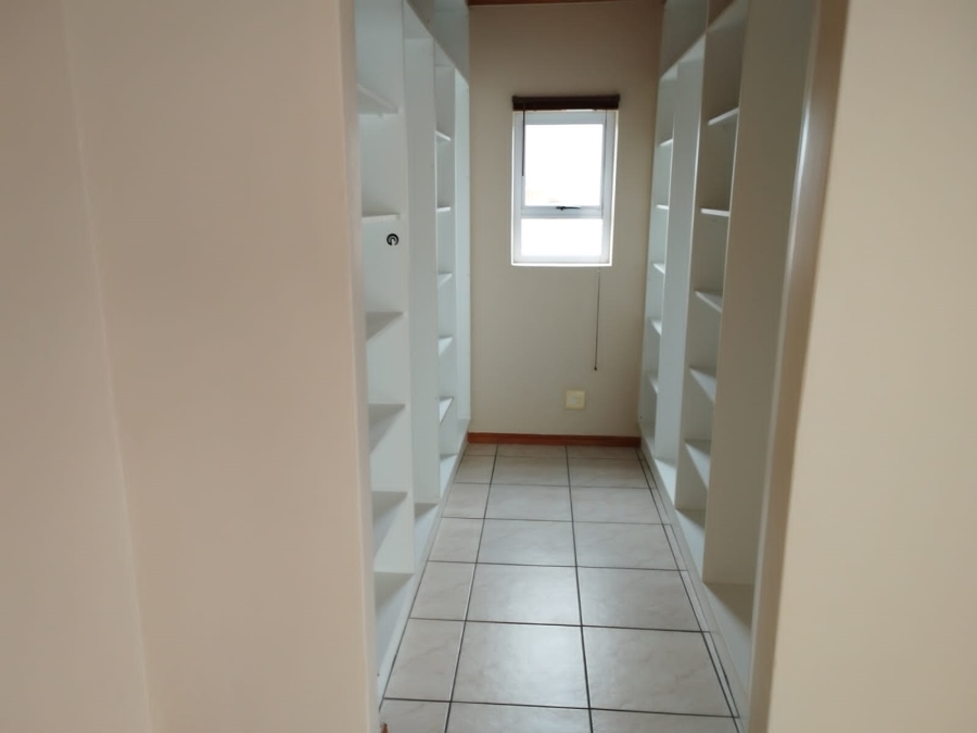 To Let 5 Bedroom Property for Rent in Strand Central Western Cape
